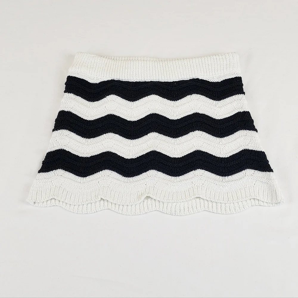 Vince Camuto Knitted Girl Wavy Stripe Skirt Size 4